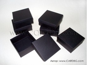 Квадратни черни кутии 12x12x5см.